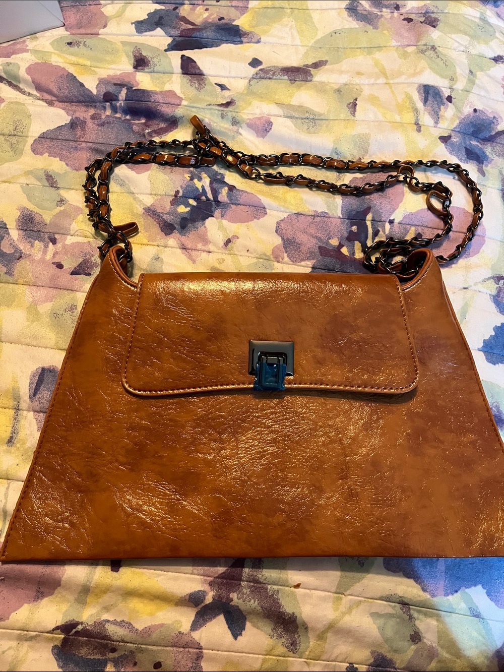 Women’s Tan Leather Chain Strap Shoulder Bag